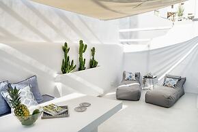 Mykonian Mews