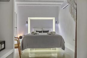 Mykonian Mews