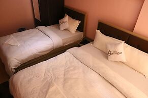 Hotel Samrajya