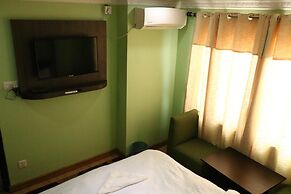 Hotel Samrajya