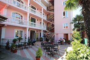 Rozali Guest House