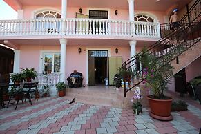 Rozali Guest House