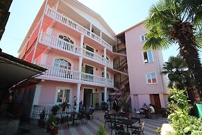 Rozali Guest House