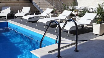 Villa M