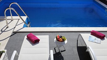 Villa M