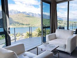 Luxury Lakeside Home - Remarkable View