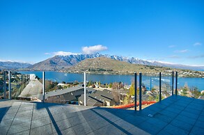 Luxury Lakeside Home - Remarkable View