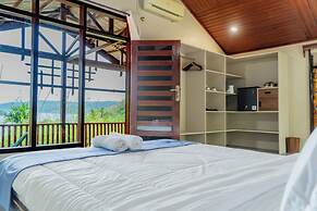 The Hawk's Nest Resort