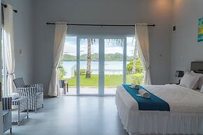 The Hawk's Nest Resort