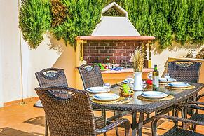 Villa Louloudia