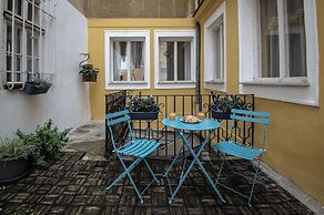 Charles Bridge Economic Hostel
