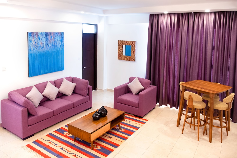 L'Aziz Suites