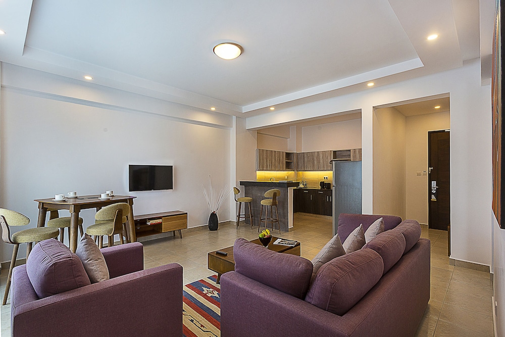 L'Aziz Suites