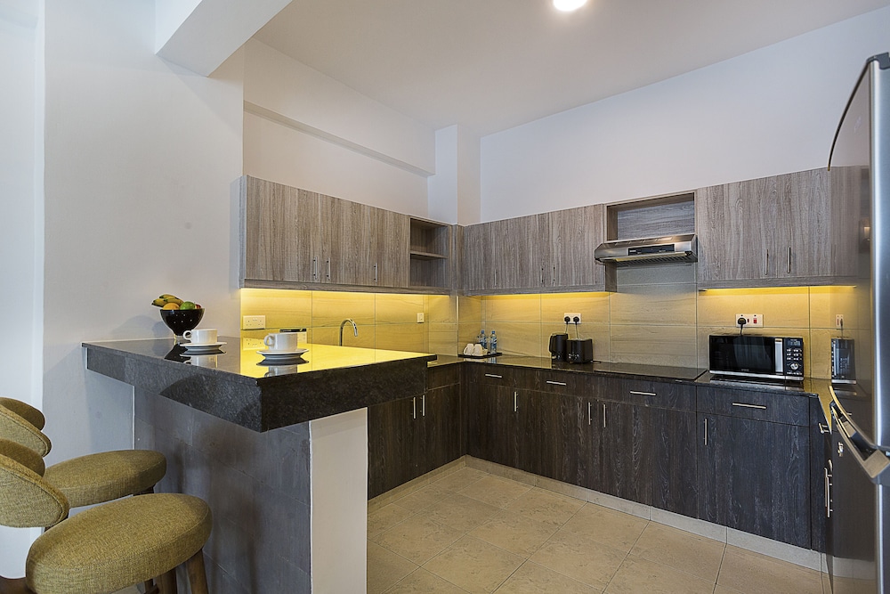 L'Aziz Suites