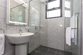 L'Aziz Suites