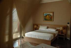 Fishta Hotel
