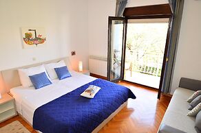 Elza Apartments