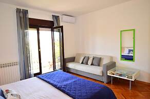 Elza Apartments