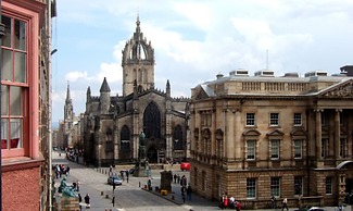 Lovely 2-bed Apartment in Old Town Edinburgh