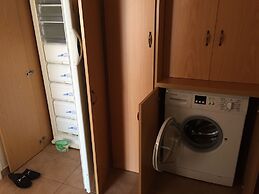 2 Bed Flat - Sleeps 4 - Pool - Parking - Wifi