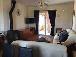 2 Bed Flat - Sleeps 4 - Pool - Parking - Wifi