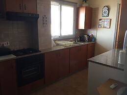 2 Bed Flat - Sleeps 4 - Pool - Parking - Wifi