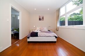 Takapuna Central Spacious & New Home