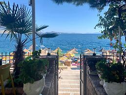 Kalemi's Beachside Hotel