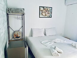 Kalemi's Beachside Hotel
