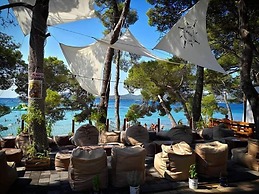 Hotel Albamaris