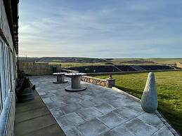 Acdc Glamping, Campervan , Caravan and Tent Resort