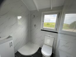 Acdc Glamping, Campervan , Caravan and Tent Resort