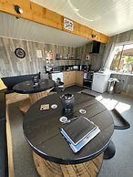Acdc Glamping, Campervan , Caravan and Tent Resort