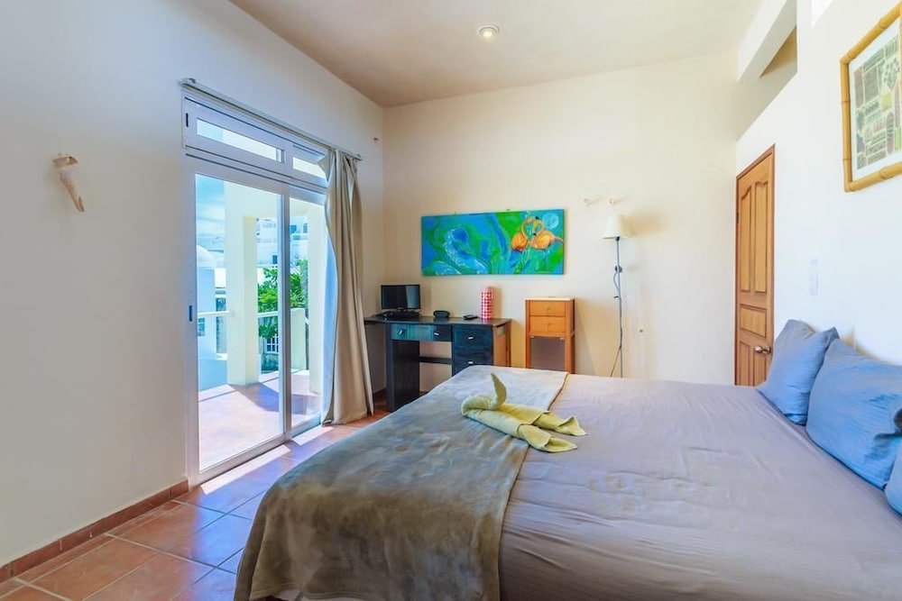 Esperanza Upstairs by Skyrun
