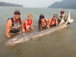 The Fraser River's Edge B&B Lodge