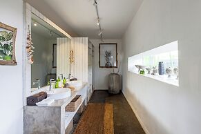 The Green Room Canggu - Hostel