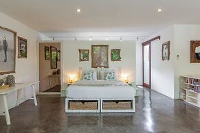The Green Room Canggu - Hostel