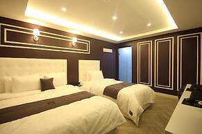 Gray Hotel