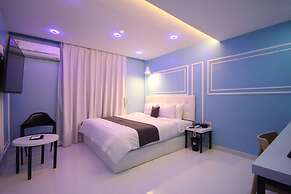 Gray Hotel