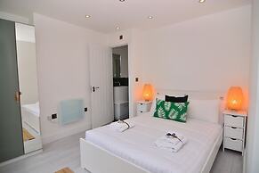 MACARENA WHARF Apartments