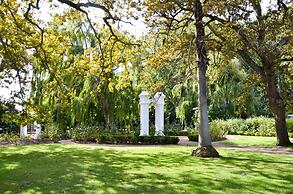 La Paris Estate