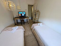 Moodz Hotel