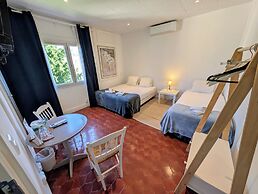 Moodz Hotel