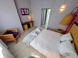 Moodz Hotel
