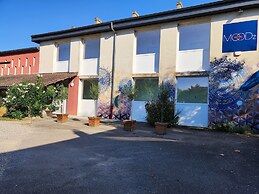 Moodz Hotel