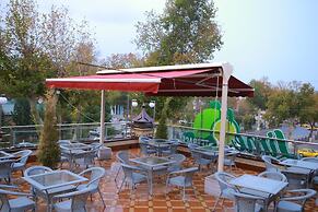 Boulevard Palace