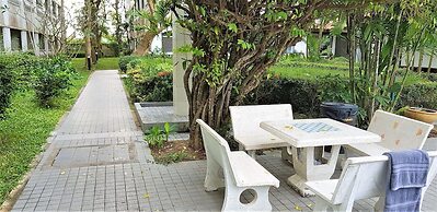 Luxury 1 bed Corner Condo