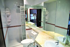 Luxury 1 bed Corner Condo