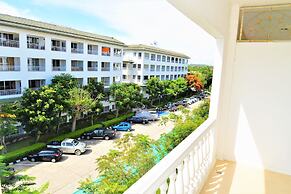 Luxury 1 bed Corner Condo