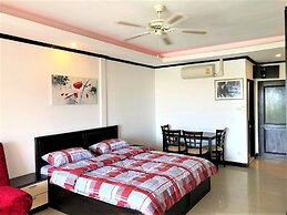 Top Floor Spacious Studio